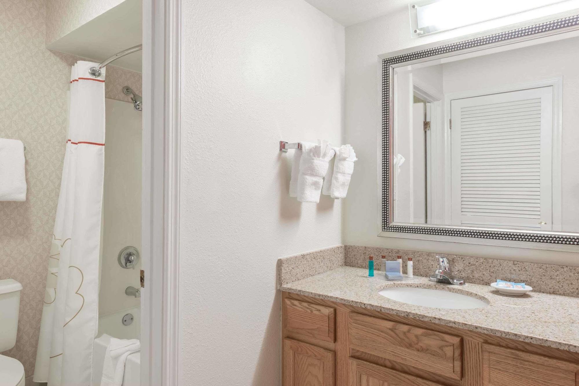 Value Suites Extended Stay - St Louis Maryland Heights Bagian luar foto