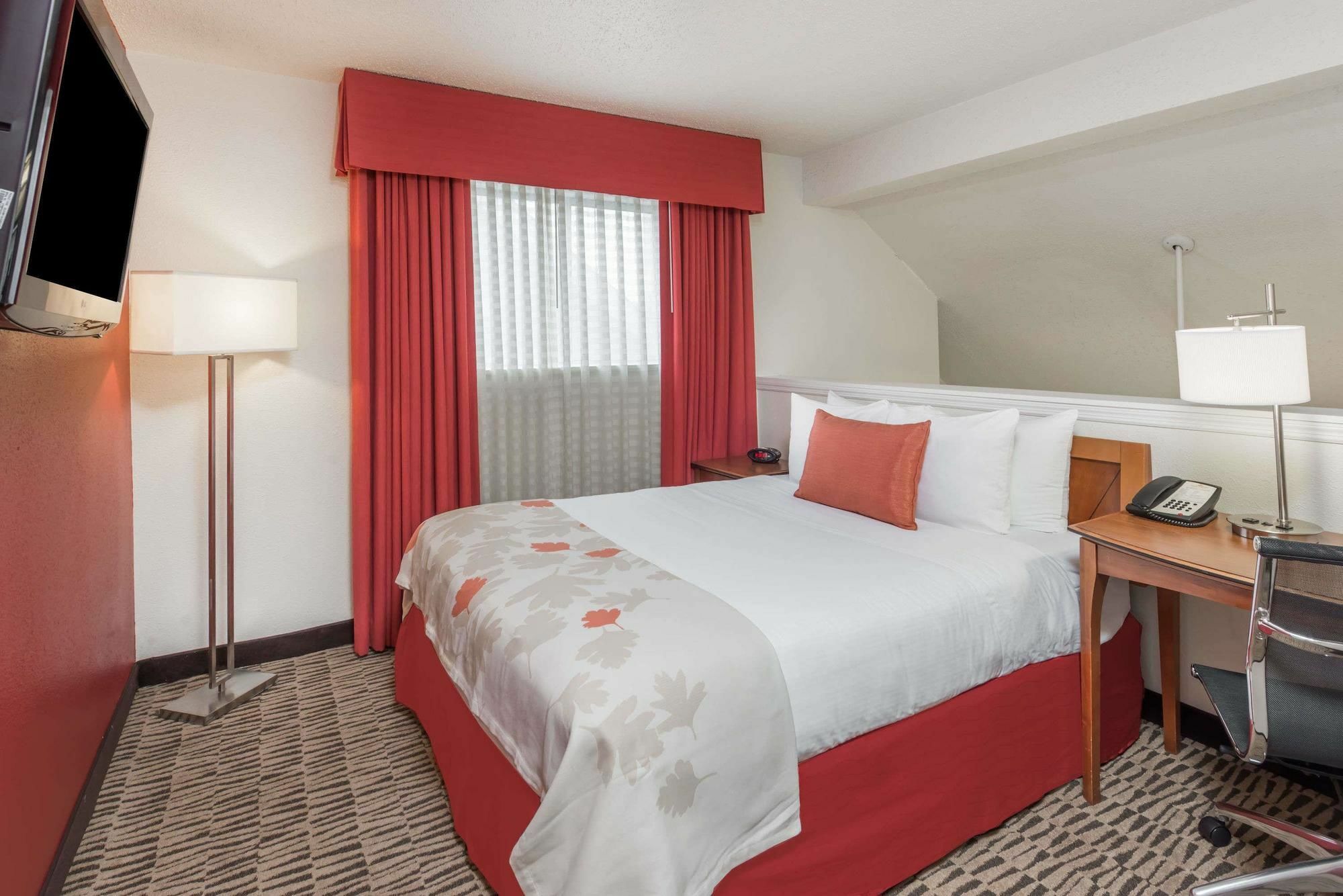 Value Suites Extended Stay - St Louis Maryland Heights Bagian luar foto